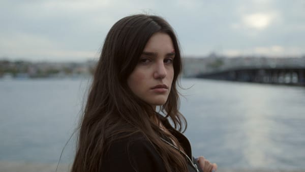 Gesehen: Ellbogen (2024) - Im Fluss nach hinten